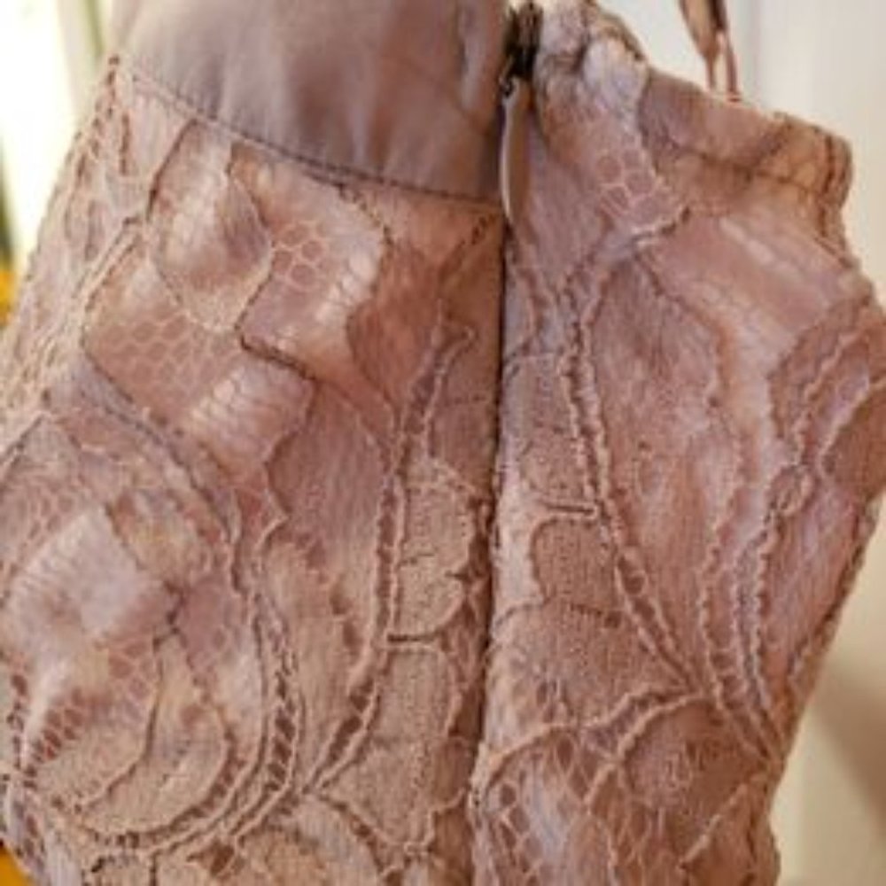 ELLE Lace Nude/Blush-Tinged Juniors Strappy Dress with Black Band- Size 6 - Picture 5 of 9